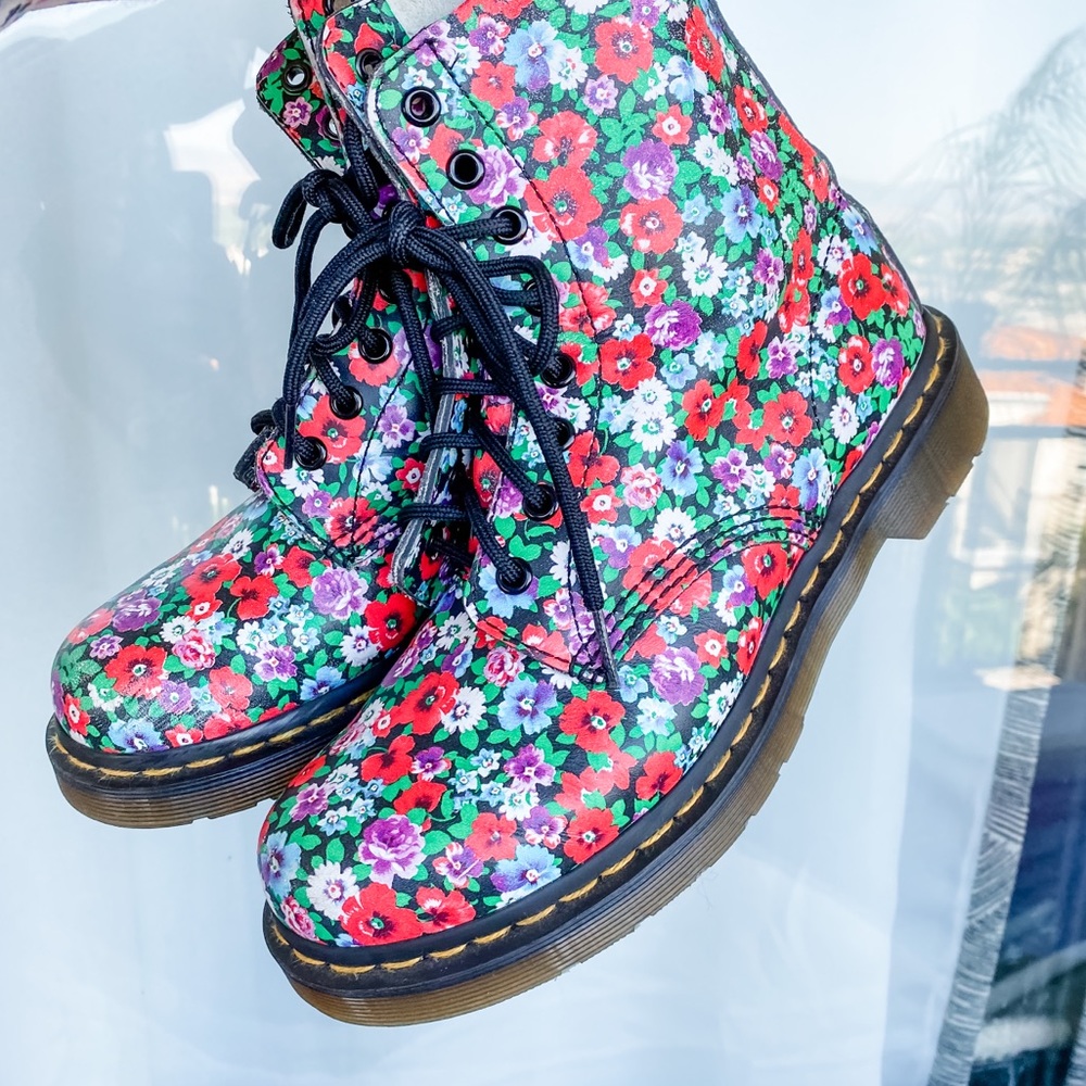 SOLD Limited edition floral doc martens - Picture 4 of 7